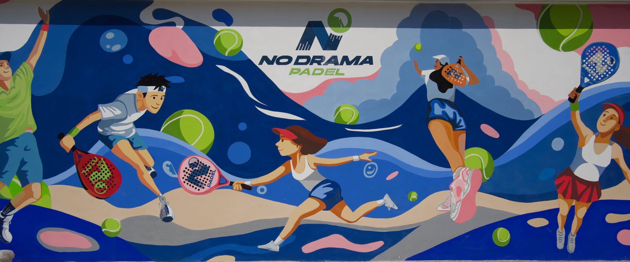 Graffiti in the wall of No Drama Padel Club with the logo